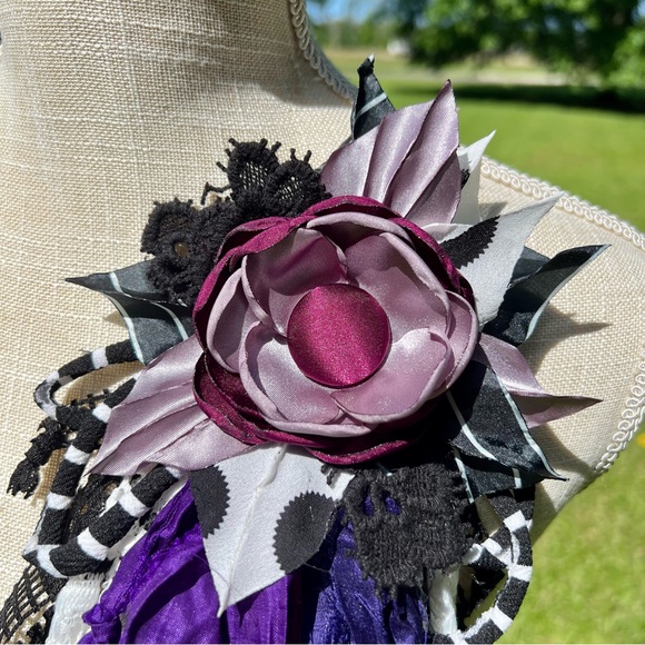 Medium Size Scrappy Fabric Flower Pin - Picture 2 of 2